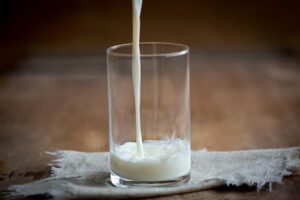 glass, milk, white, cow's milk, drink, fresh, food, whole milk, protein, give a, pour a, flow, milk stream, liquid, wet, close up, nourishment, animal, nature, animal product